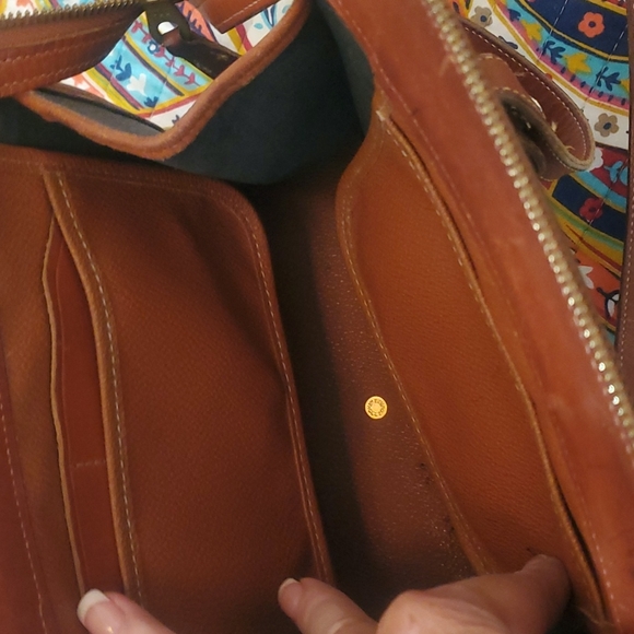 Dooney and Burke Hanbag - Picture 4 of 6